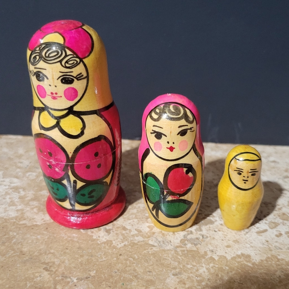 Vintage Hand painted Matryoshka Classic 3 pcs Yellow Scarf